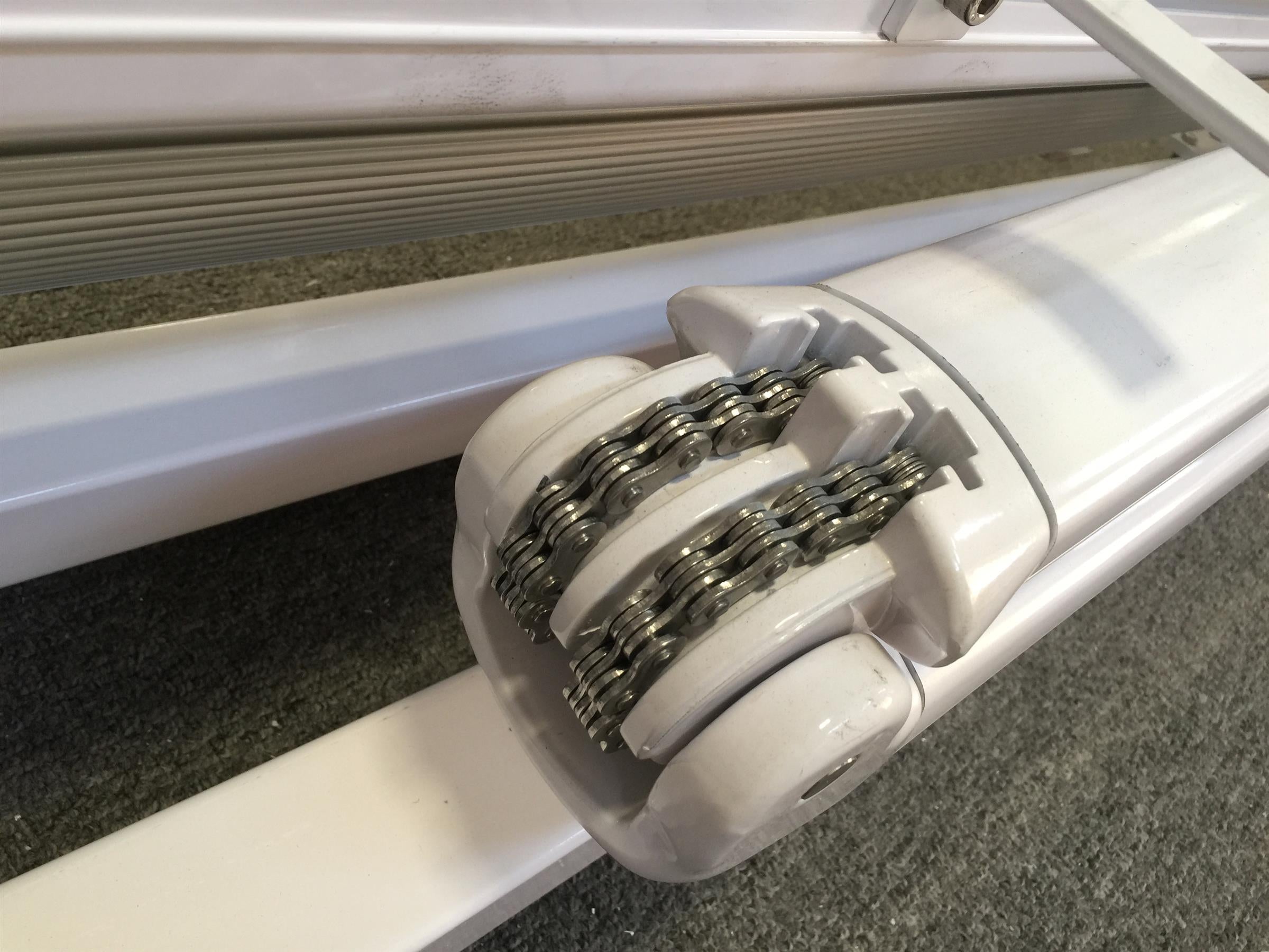 B02 manual awning chain mechanism detail